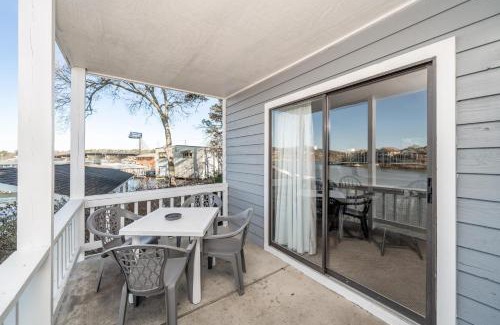 Rockwell Apartment | The Hamilton - Lakefront & Studio Suites, Hot Springs
