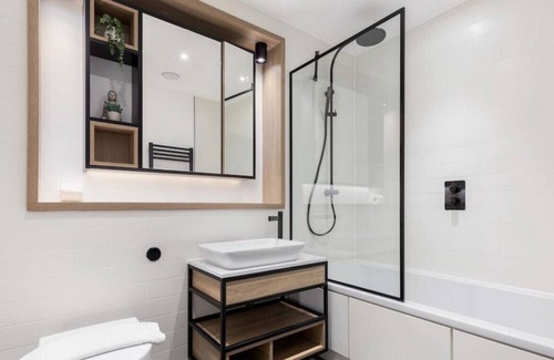 Hammersmith Broadway Apartment | The Hammersmith Flat