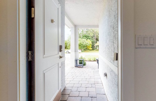 Stuart House | The Hammocks Modern Treasure Coast Home, Peloton & EV Charger - Dog-Friendly