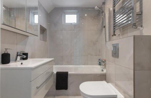 Golders Green Apartment | The Hampstead Hideaway - Free Parking - Close to Central LDN