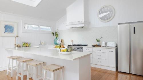 Nelson Bay House | The Hamptons Beach House near Dutchie's walk to Nelson Bay