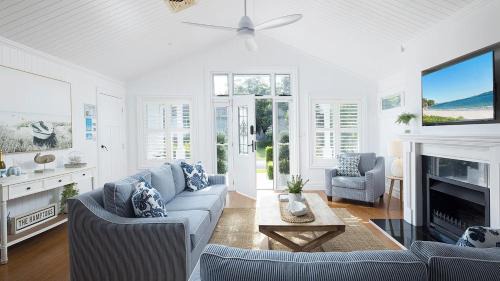 Nelson Bay House | The Hamptons Beach House near Dutchie's walk to Nelson Bay