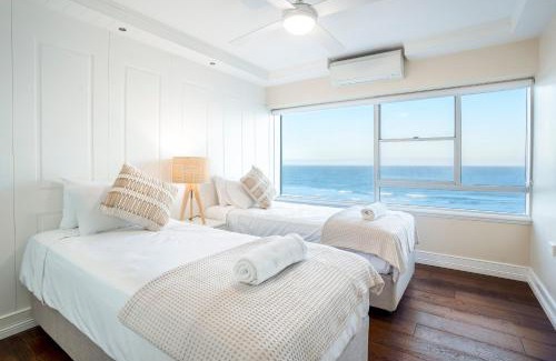 Surfers Paradise Apartment | The Hamptons - Renovated Luxury Beachfront 2 Bedroom unit with Parking & Pool