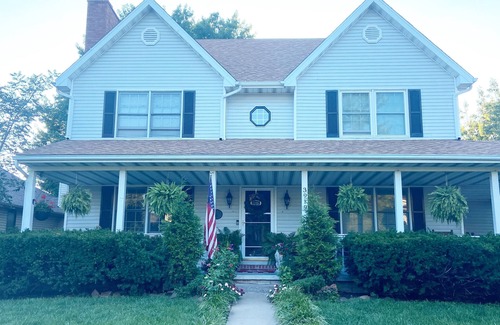 Springfield Apartment | "The Hangout" Private Basement Apartment in Quiet South Springfield Neighborhood