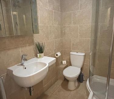 Whitchurch Hotel | The Hanmer Arms