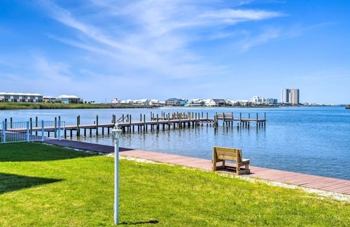 Gulf Shores Condo | The Happy Crab 609-Beach, Pool, Lagoon, Boat Slip