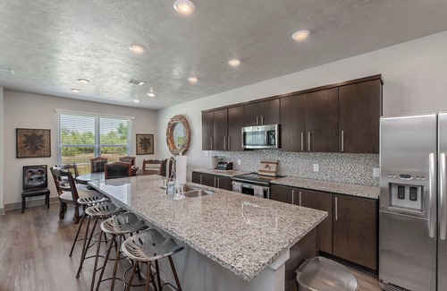 Wellborn Condo | The Happy Hideaway Condo is just 6.5 miles from Kyle Field/Texas A&M!