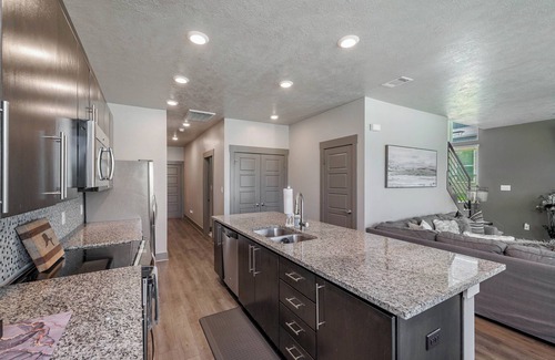 Wellborn Condo | The Happy Hideaway Condo is just 6.5 miles from Kyle Field/Texas A&M!