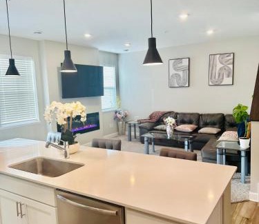 Maple Grove House | The Happy Hideaway