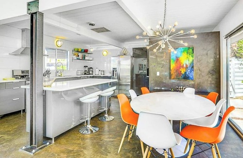 Sunmor House | The Happy Hue Retreat