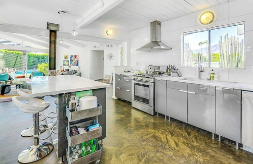 Sunmor House | The Happy Hue Retreat