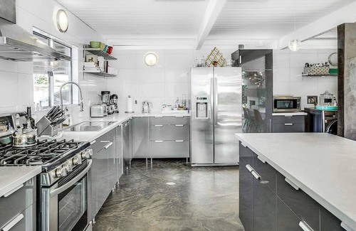 Sunmor House | The Happy Hue Retreat