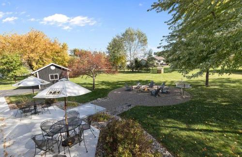Black Wolf House | The Harbor Hideaway