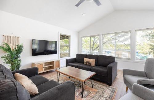 Kimberling City House | The Harbor -Lake Front Home- Boat slips available