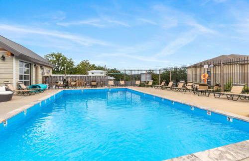 Kimberling City House | The Harbor -Lake Front Home- Boat slips available