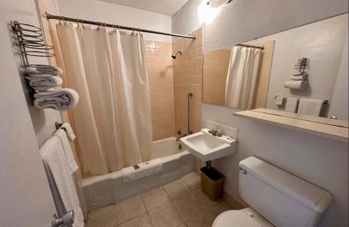 Salina Hotel | The Hastings Inn Salina