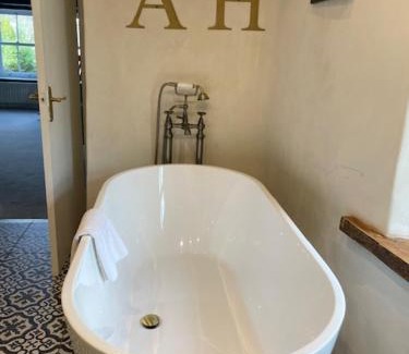 Hatch Beauchamp Bed & Breakfast | The Hatch Inn