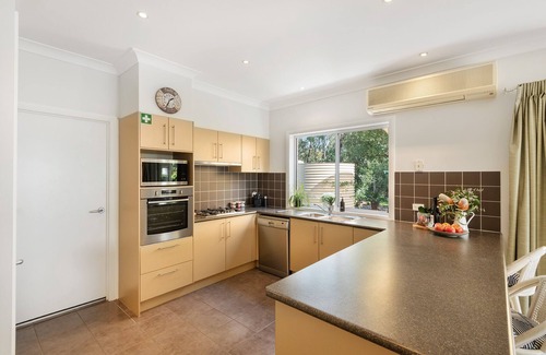 Vincentia House | The Haven: Spa, games room & pets, 1 min to beach