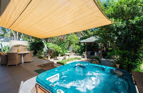 Vincentia House | The Haven: Spa, games room & pets, 1 min to beach