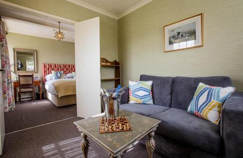 Amport Hotel | The Hawk Inn