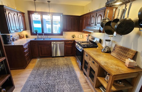 Minneapolis House | The Hawthorne: 4 bedroom Mission-Style Home, Minutes to Downtown