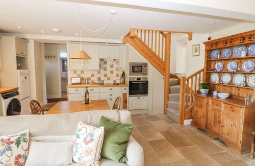 Kendal Cottage | THE HAY LOFT, character holiday cottage, with open fire in Kendal