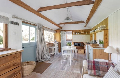 Bath Cabin | The Hay Trailer