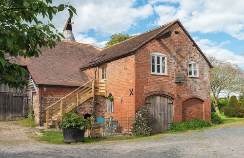 Leominster Apartment | The Hayloft offers you an idyllic setting to unwind and rejuvenate.