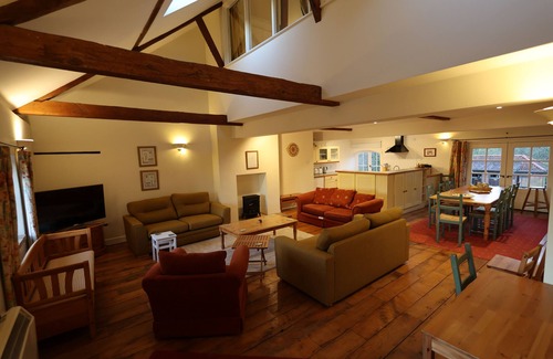 Spixworth Apartment | The Hayloft - on a farm near Norwich City & the Norfolk Broads