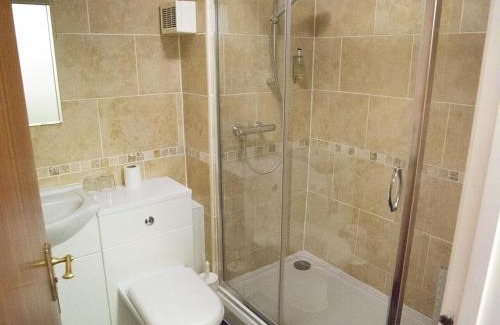 Heath and Reach Hotel | The Heath Inn