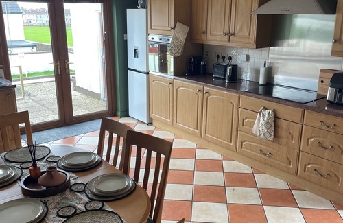 Portstewart House | The Heather Dew, Portstewart. Boutique home, 5 minutes walk from the promenade.