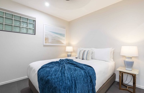 Buddina Apartment | 'The Hedge' Holiday Apartment - Heart of Buddina