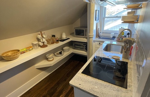 Tulsa House | The Heights Loft, 5 minutes from downtown, Fresh Coffee and two Plush Queen Beds
