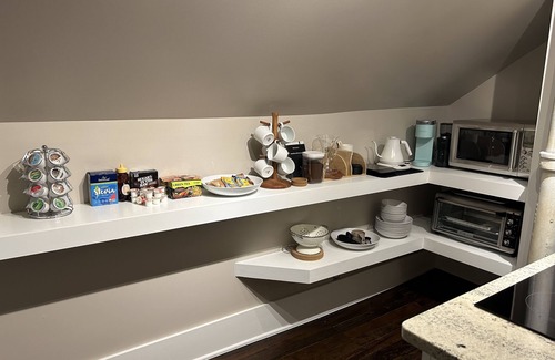 Tulsa House | The Heights Loft, 5 minutes from downtown, Fresh Coffee and two Plush Queen Beds