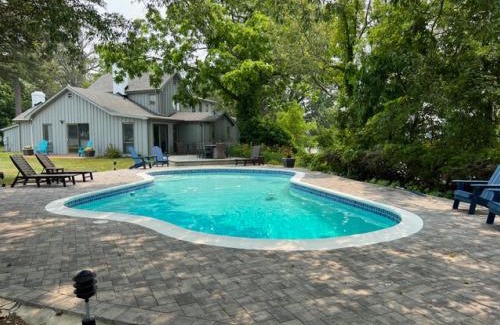 Easton House | The Helm