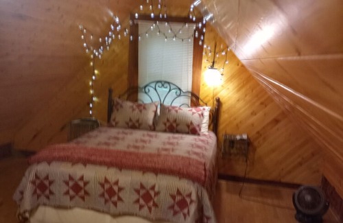 Indian Rock Springs Cabin | The Hemlock House Close To Smoky Mountains151 Pinewood Dr. Murphy N.C.28906