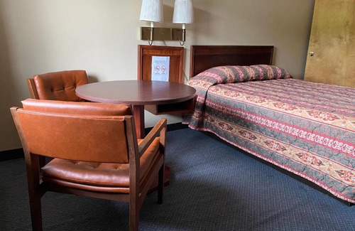 Loudonville Hotel | The Hemlock Inn