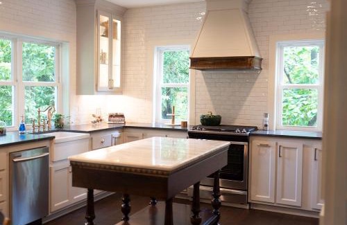 Downtown Apartment | The Henry Carriage House