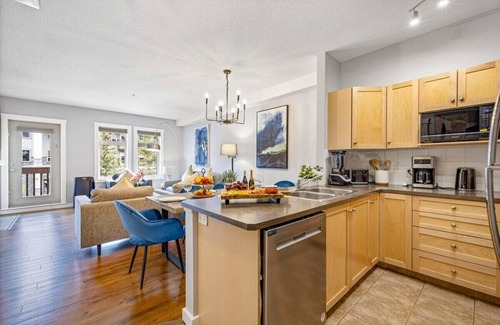 Canmore Apartment | The Hera by Samsara SSR Property Management Luxury Top View 950SQF 2BEDROOM and