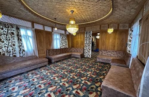 Dal Lake Boat Rental | The Heritage Safina Group Of Houseboats