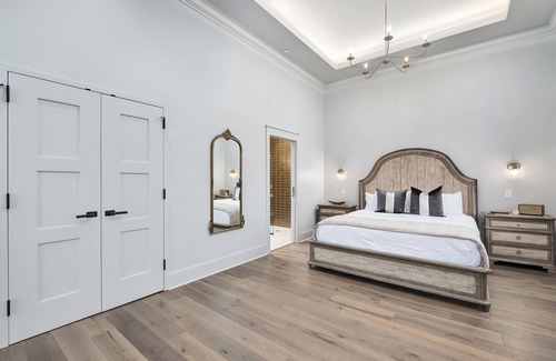 Cullman Hotel | The Heritage Suite | 5 Minutes from I65 | In the heart of Cullman