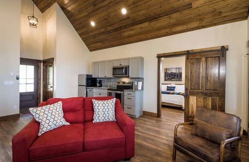 Lakeside Cabin | The Hi-Line at Elk Ridge Village cabin 401A with views of Flathead Lake & 🏔️