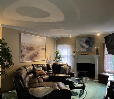 Sicamous House | The HI-Mark House - Hot tub,AC,Pool table, Pool May2026