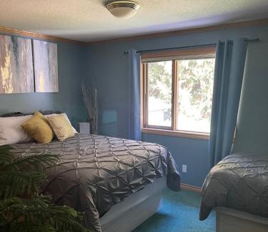Sicamous House | The HI-Mark House - Hot tub,AC,Pool table, Pool May2026