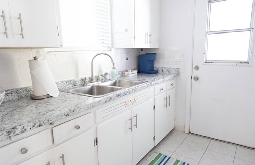 Stuart House | The Hibiscus Haven~ centrally located near hospital/downtown Stuart