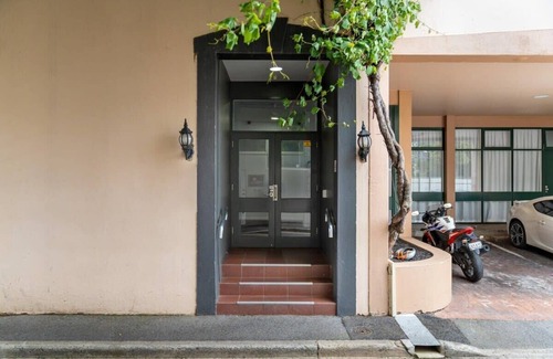 Adelaide Central Business District Apartment | The Hidden Gem - Adelaide CBD Studio