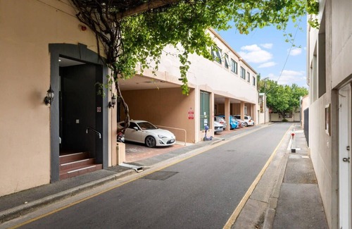 Adelaide Central Business District Apartment | The Hidden Gem - Adelaide CBD Studio