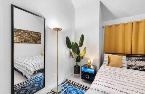 Chandler Apartment | The Hidden Gem, King bed & Swimming Pool!