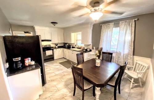 Lynchburg House | The Hidden Wooded Ranch - Close to LU, Downtown and U of Lynchburg - 3BD-1BA