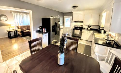 Lynchburg House | The Hidden Wooded Ranch - Close to LU, Downtown and U of Lynchburg - 3BD-1BA